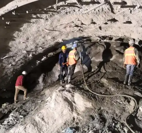 陕州隧道拱顶带模注浆料，微膨胀注浆料的特点及施工工艺